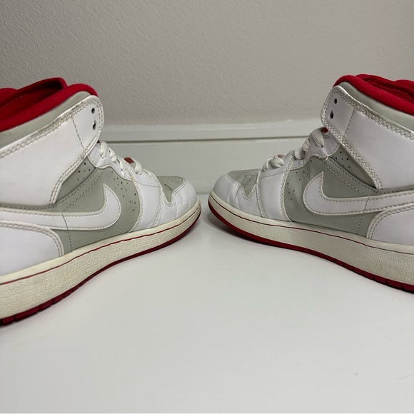 Air Jordan 1 mid ‘Hare Jordan’ GS Kids size 6Y, Women’s size 8 - Picture 5 of 9